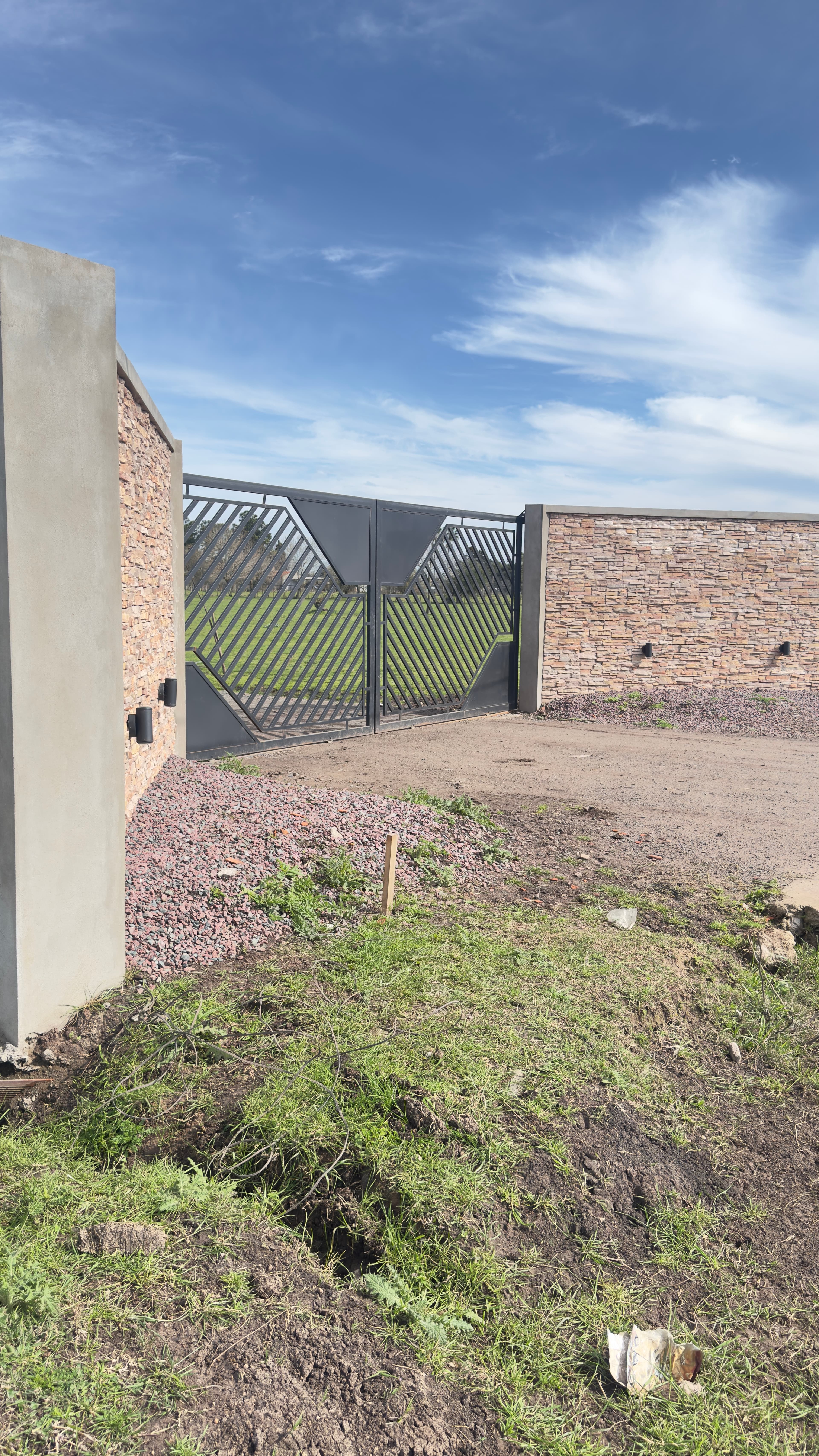 PORTON DE INGRESO AL BARRIO
