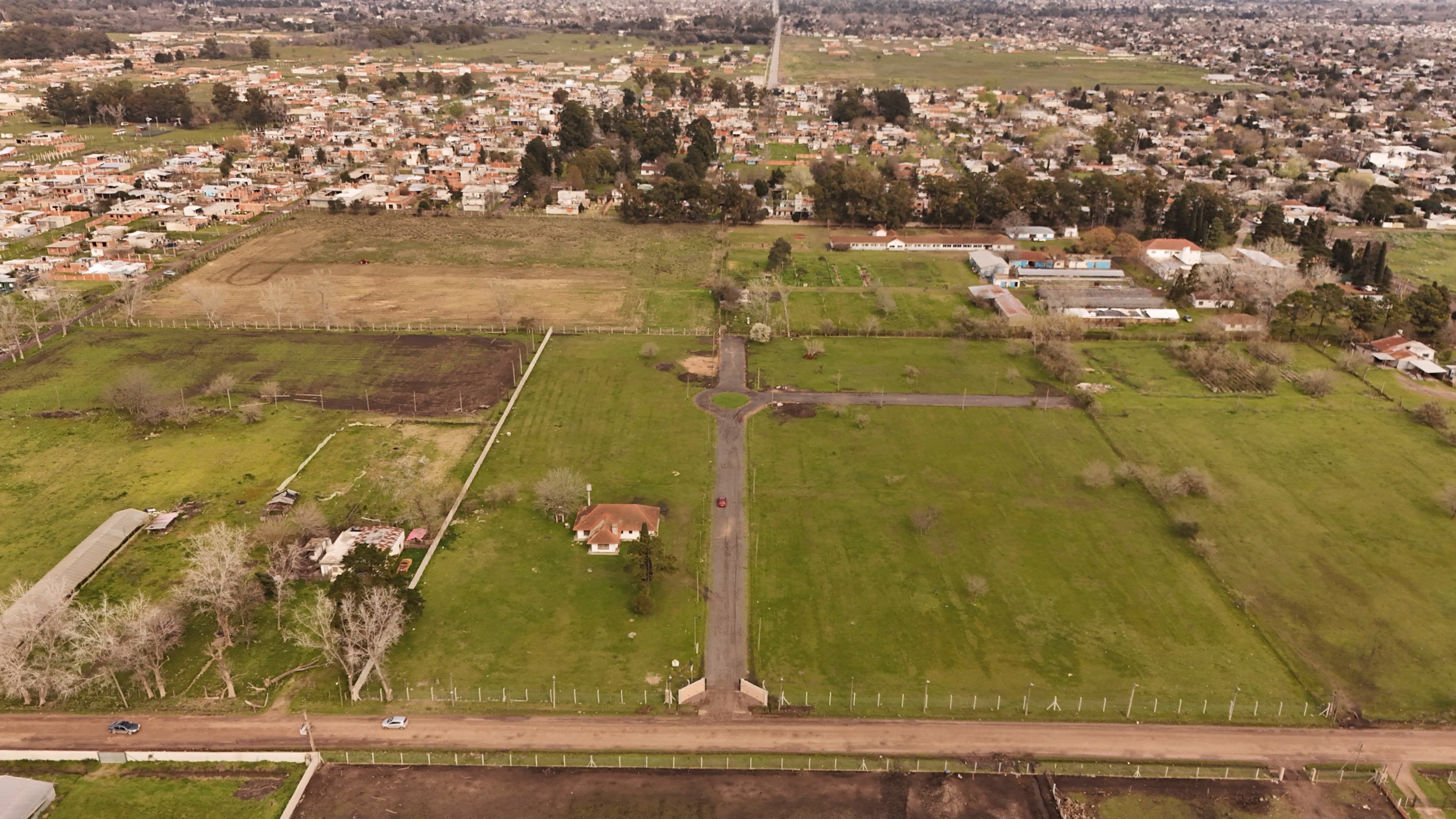 VISTA AERA DEL PREDIO CON VISTA A AV ESPORA